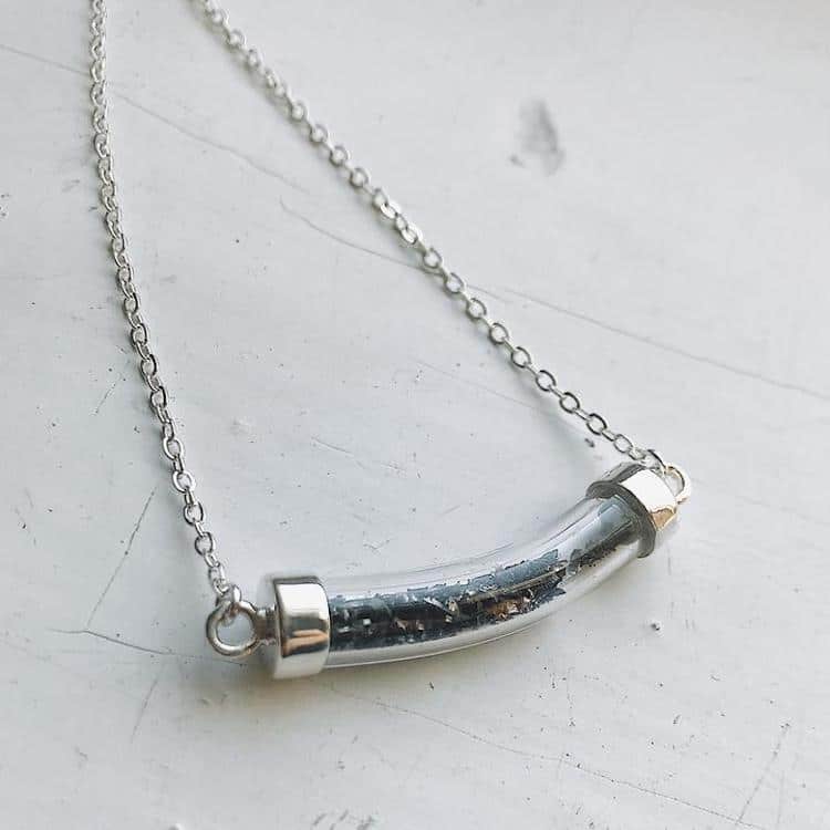 Collar curvo con meteoritos reales